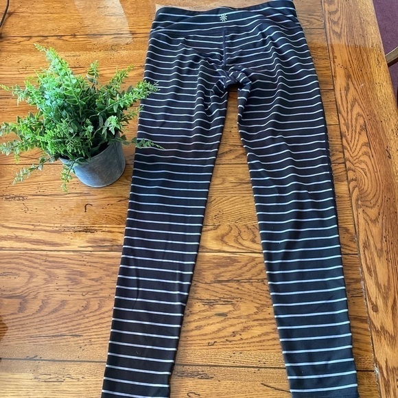 ATHLETA BLACK AND GRAY Chaturanga Leggings SZ S - Picture 6 of 8